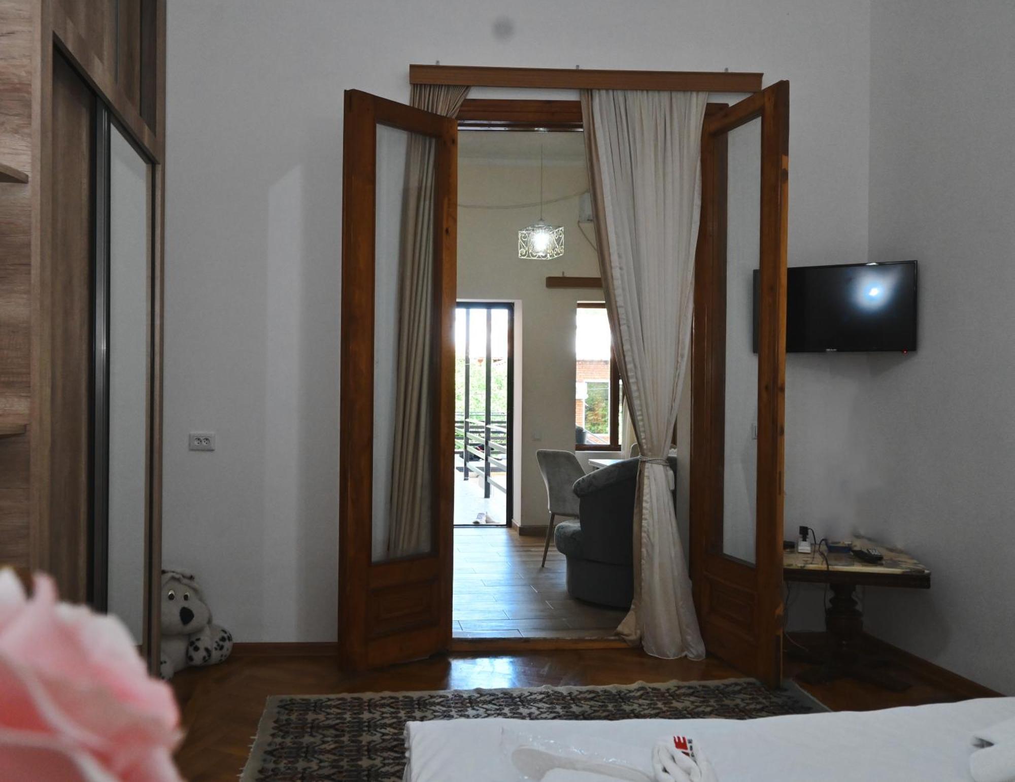 Jerusalem Merkaz Hotel Kutaisi Dış mekan fotoğraf